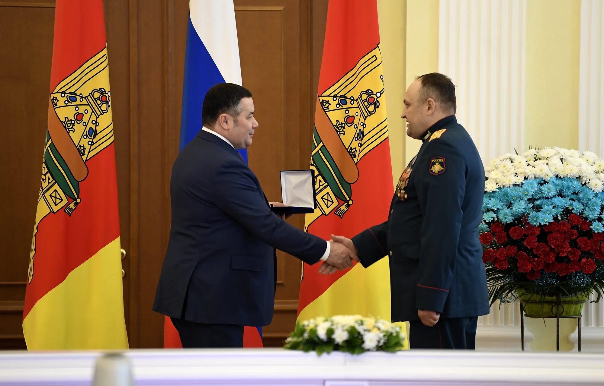 Губернатор вручил награды. Руденя вручил награды. награждение государственными наградами рф. руденя вручил государственные и региональные награды жителям. вручение государственных наград детям.