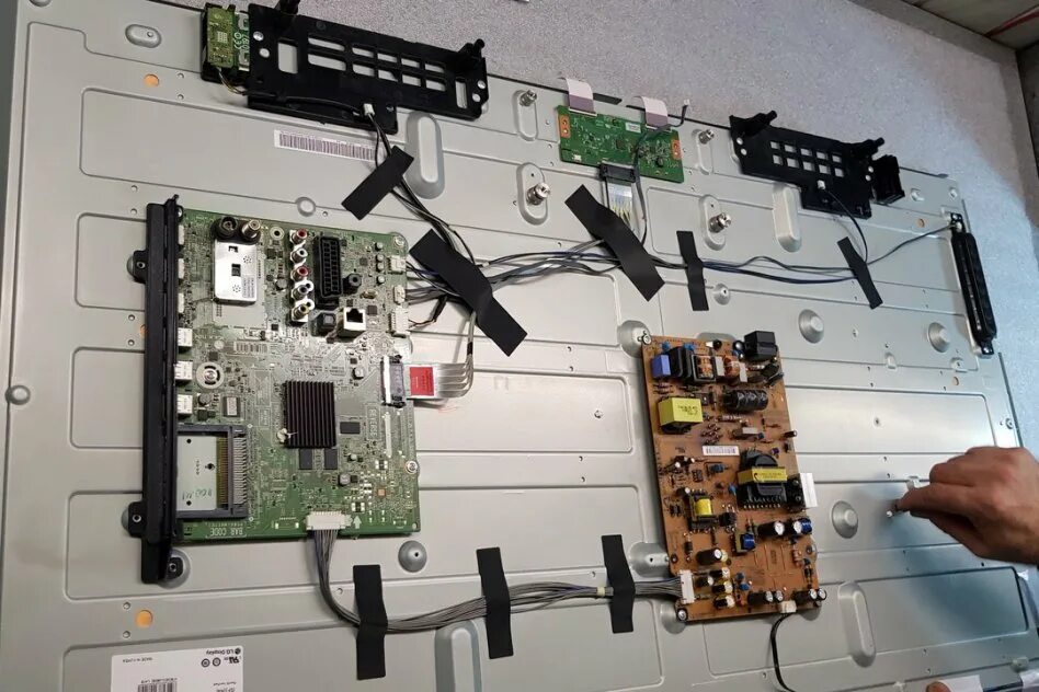 Неисправности плазменных телевизоров. Ремонт плазменного телевизора LG. Телевизор Тошиба с подсветкой. Поломка телевизоров Toshiba. Монитор лджи ремонт