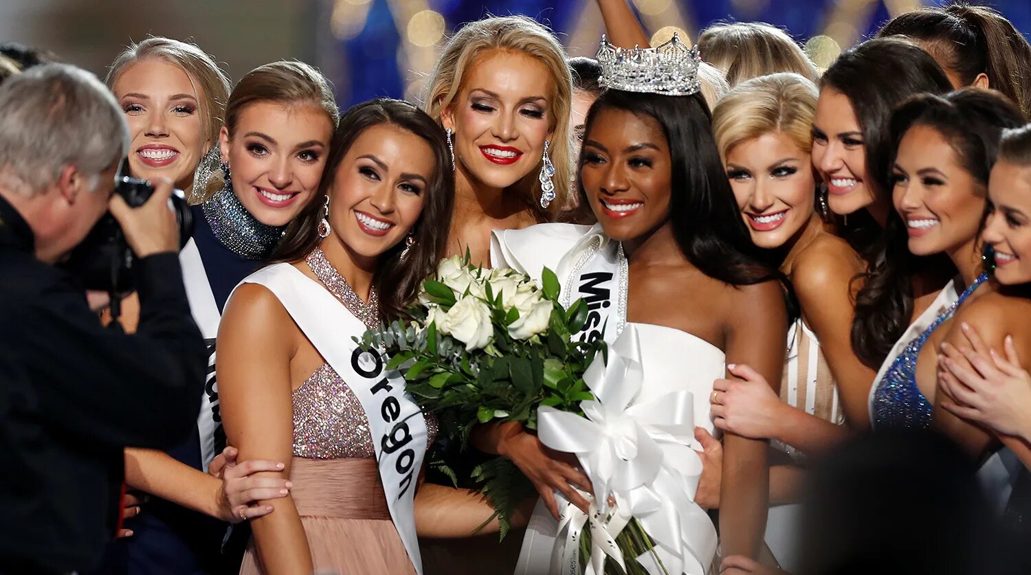 Мисс юниверс 2018 южная африканская республика. Самые красивые американские девушки. Мисс америка 2023 победительница. Фотографии с конкурсов красоты. Конкурс красоты.