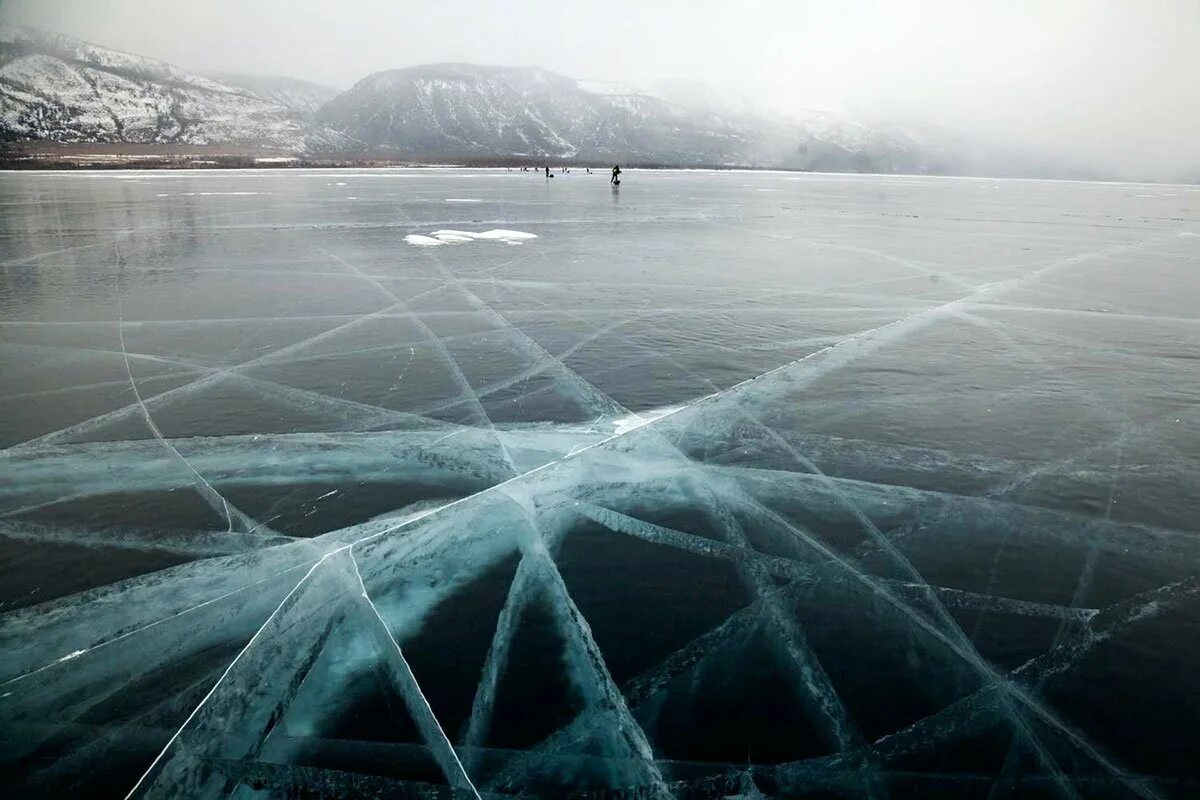 Пролет лед. Прочный лед. Лед Байкала. Красивый лед. Лед на озере.