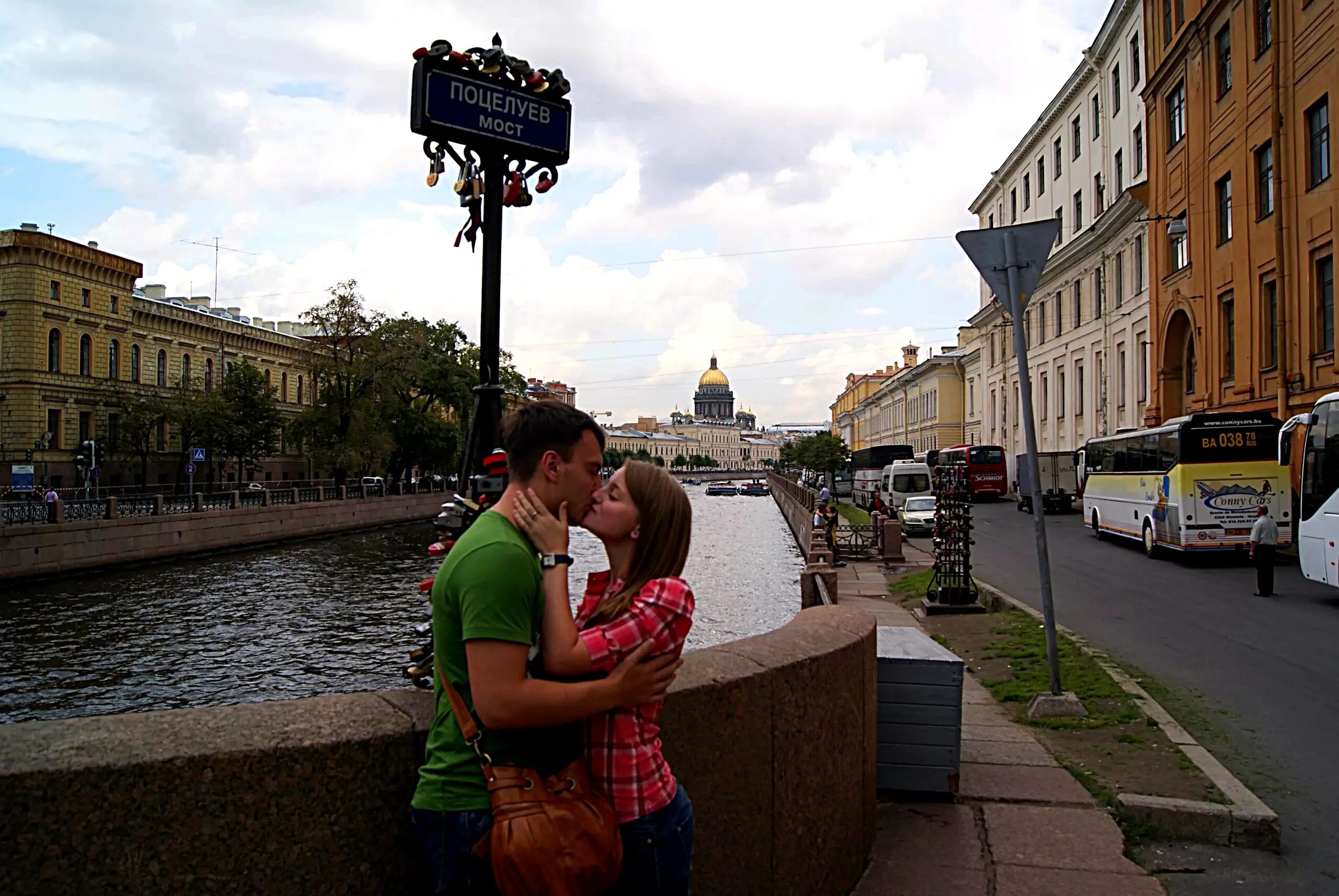 Спб реальные отзывы. Поцелуев мост в Санкт-Петербурге. Поцелуев мост СПБ. Мост влюбленных в Питере.