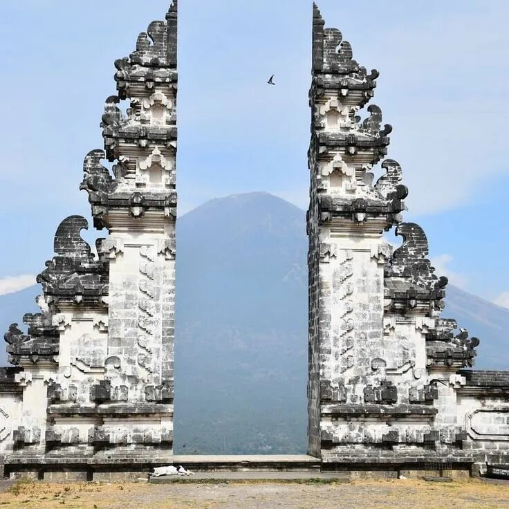 Лемпуянг бали. Lempuyang temple бали. Врата бали крафика. Лемпуянг ворота бали. Pura lempuyang бали.