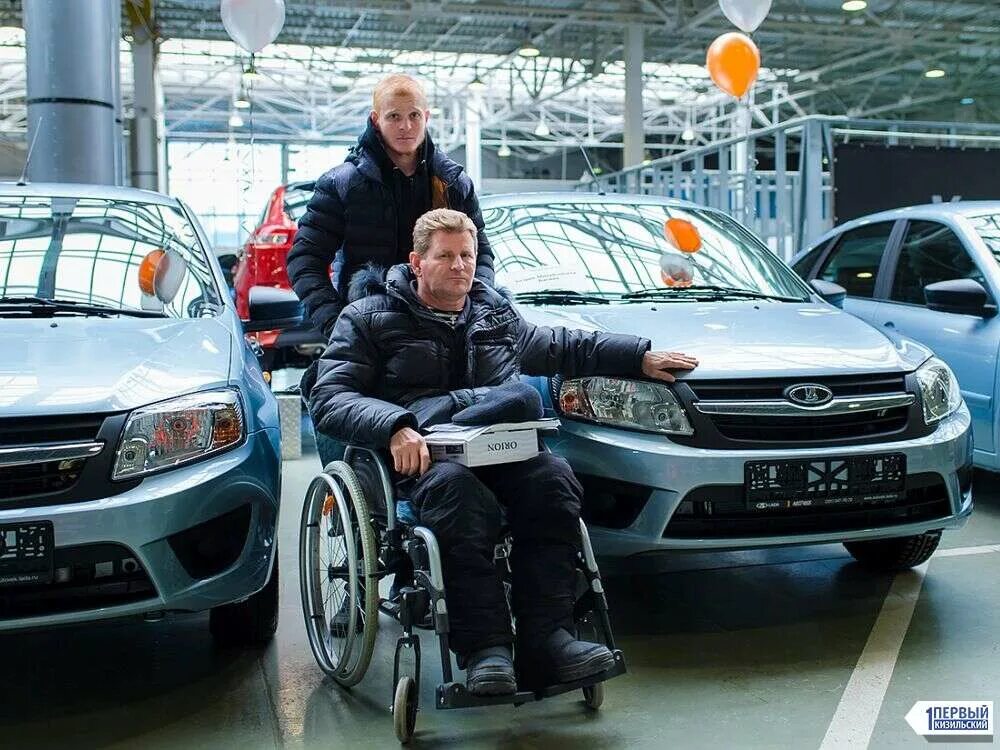Машина инвалиду 1 группы. Автомобили которые выдавались инвалидам. Инвалидные машины 2020 года. Выдача авто. Выдача автомобиля инвалидам.