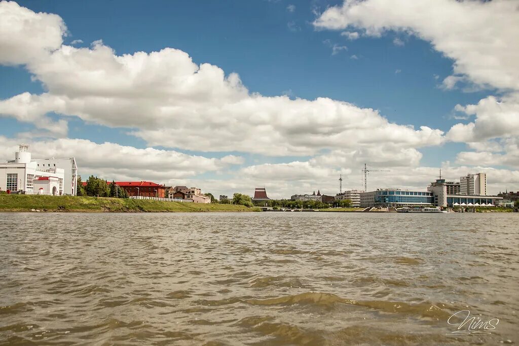 На какой реке расположен омск. Река Омка Омская область. Омка река. Омь. Красивые места в Омске для прогулок.