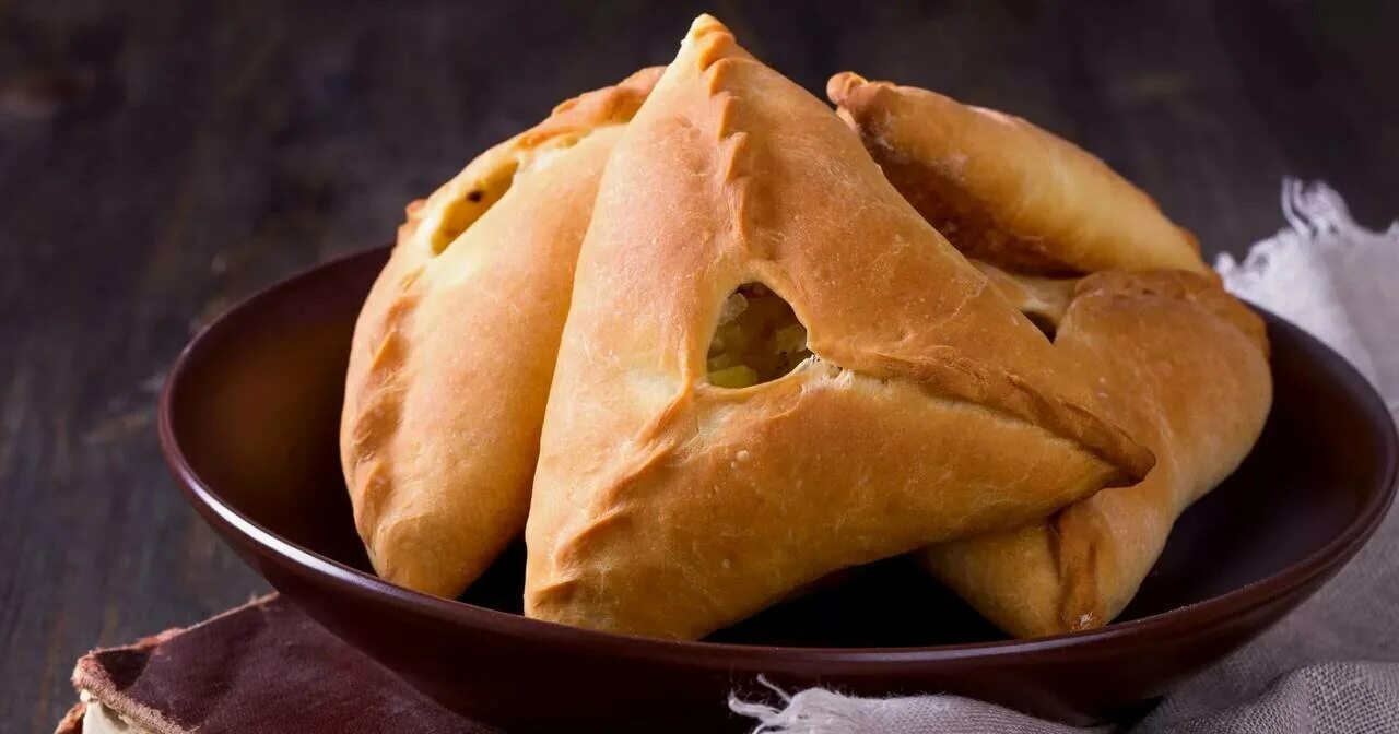 эчпочмак казань. татарская кухня эчпочмак треугольники. национальная татарская кухня эчпочмак. вкусный эчпочмак. вкусный эчпочмак.