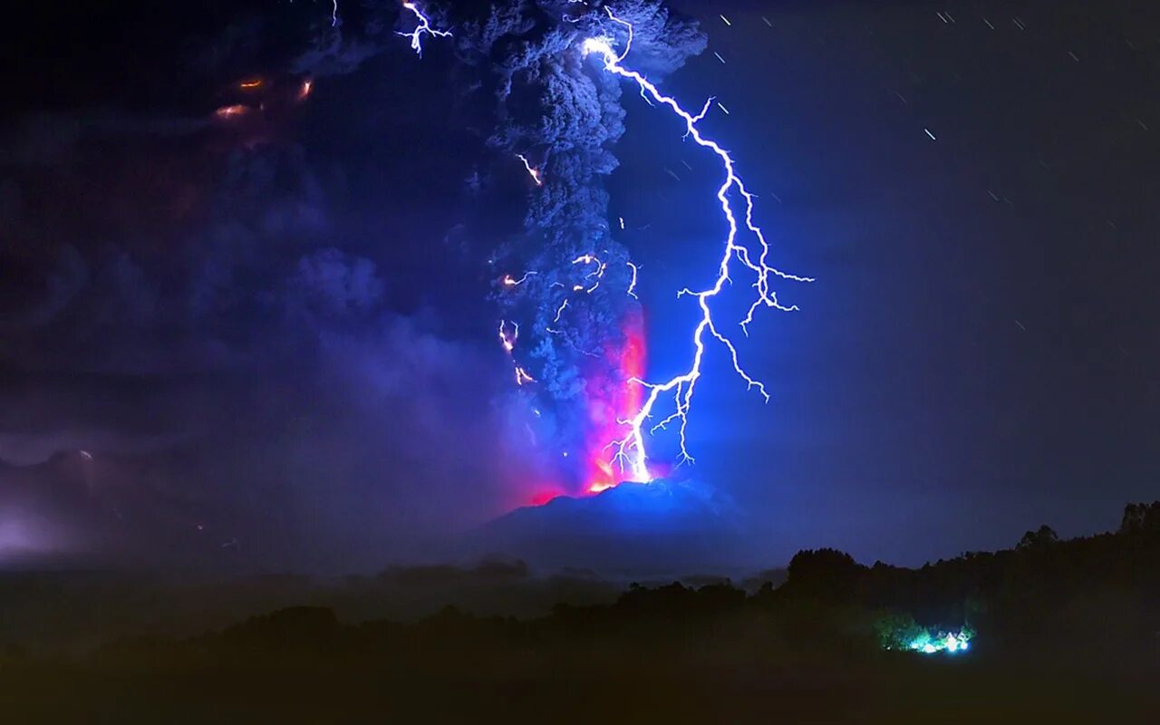 Огненная гроза. Вулкан Кальбуко. Calbuco Volcano.. Eruption 2015. Красивые природные явления. Гроза молния.
