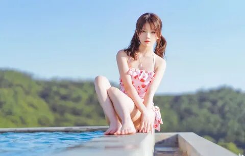 Обои Sky, Beautiful, Asian, Model, Clear Sky, Woman, Pool, Cute на телефон и раб