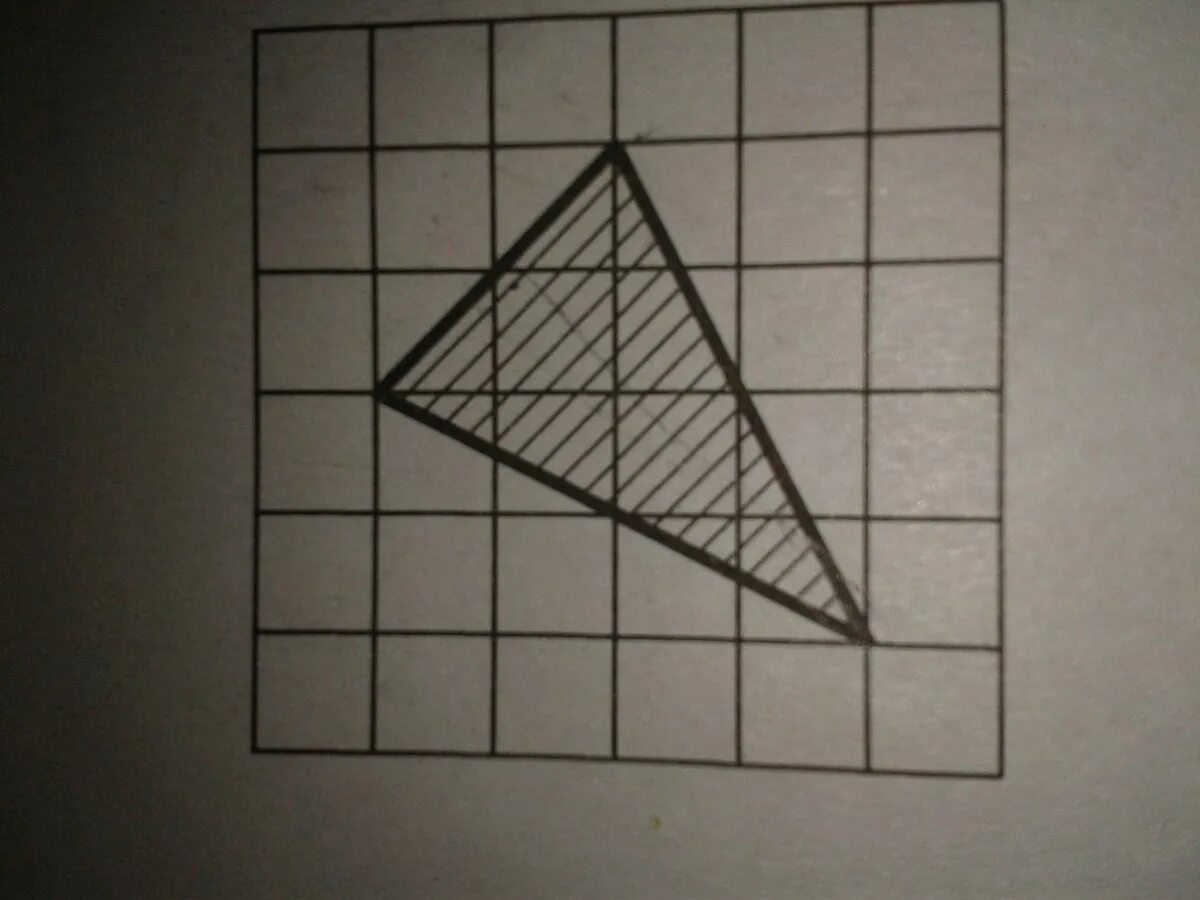 Площадь треугольника на клетчатой бумаге. Равносторонний треугольник на клетчатой бумаге. Треугольник на клеточной бумаге. Площадь треугольника по клеткам.