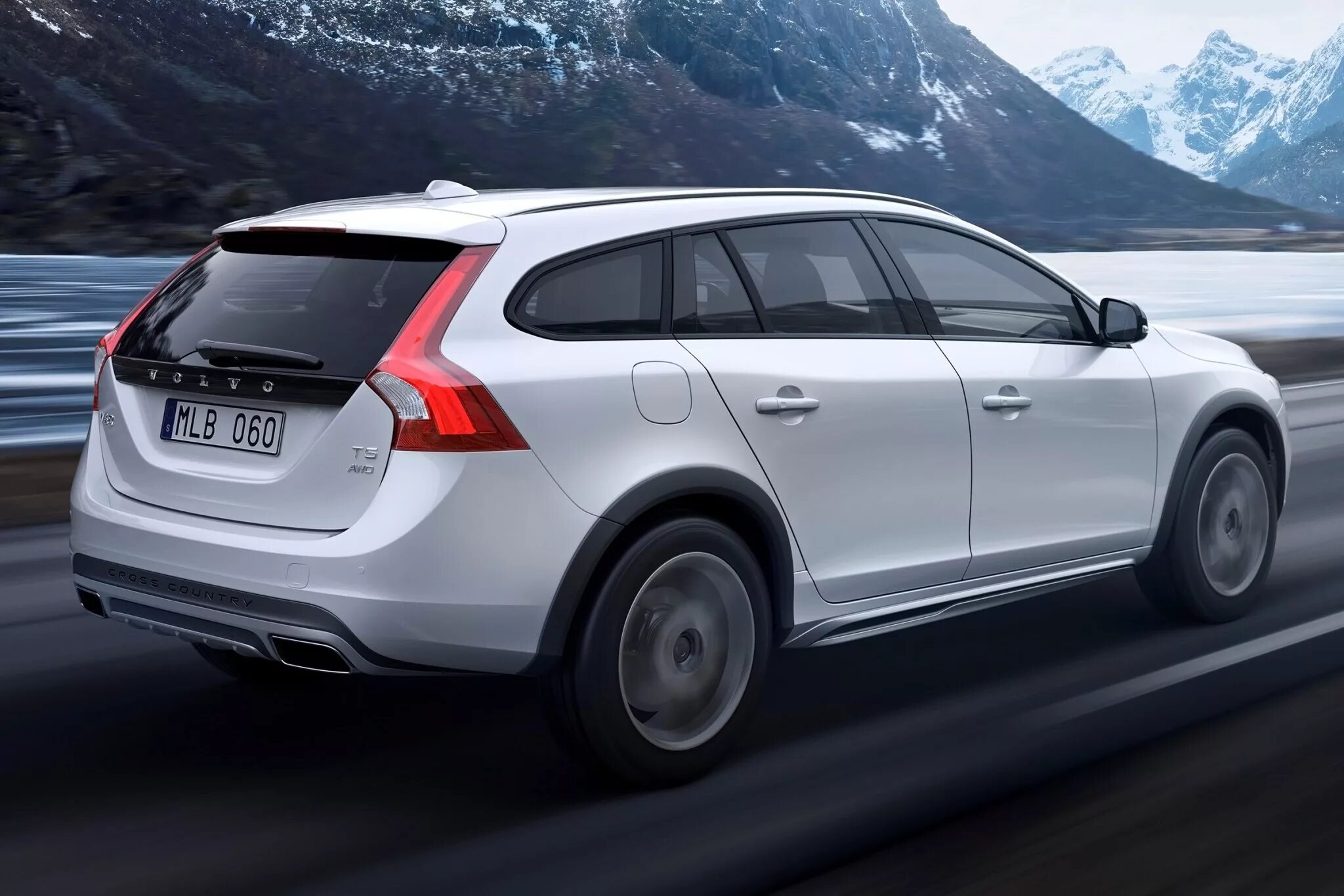 Volvo v60 Cross Country 2018. Вольво v60 Cross Country 2016. Volvo универсал v60. Вольво v60 Cross Country 2022.