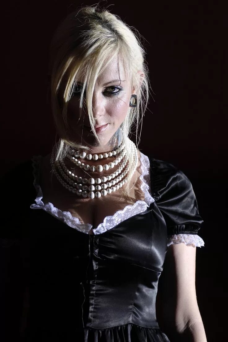 Maria brink. In this moment солистка. Дэвиона Бринка.