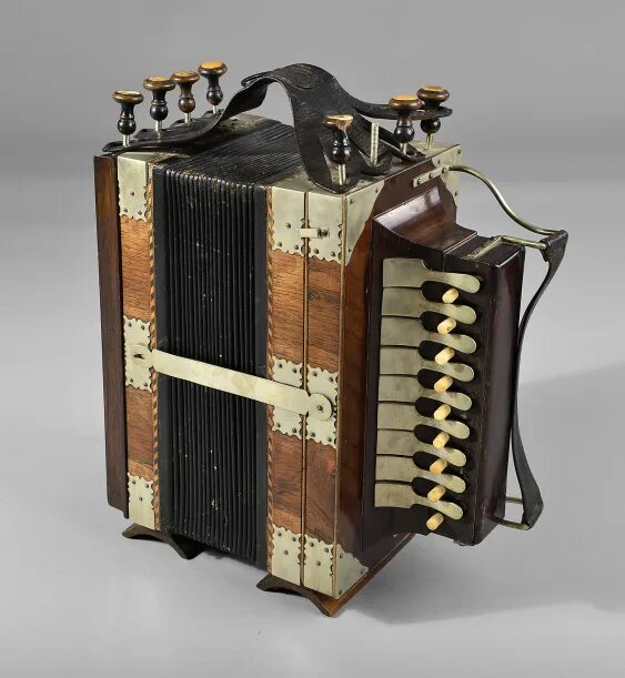 Старинный аккордеон гармоника. Франтишек Киршнер аккордеон. 1 гармоника 2 гармоника