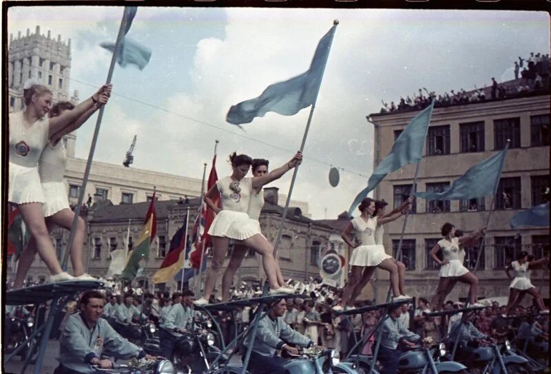Vi международный фестиваль молодежи и студентов в москве 1957г. Фестиваль молодежи и студентов 1957 года. Всемирный фестиваль молодёжи и студентов 1957. Московский фестиваль молодежи и студентов 1957. Vi всемирный фестиваль молодёжи и студентов 1957.