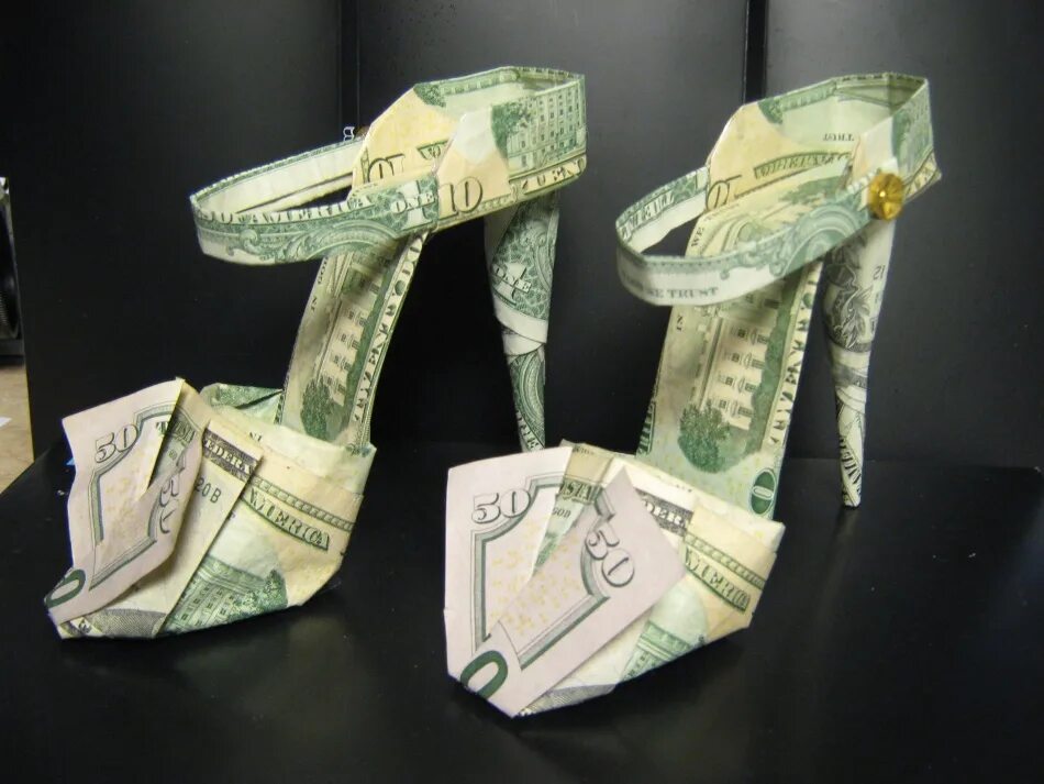 подарок на свадьбу денежный зонт. креативный подарок деньгами. оригинальный подарок из денег. деньги в подарок. креативный подарок деньгами.