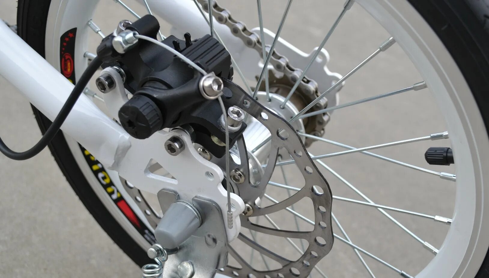 Закрепить переднее колесо на велосипеде. Тормозная система шимано для велосипеда. Shimano m6100 тормоза. Shimano Deore m6100 тормоза. Дисковые велотормоза.