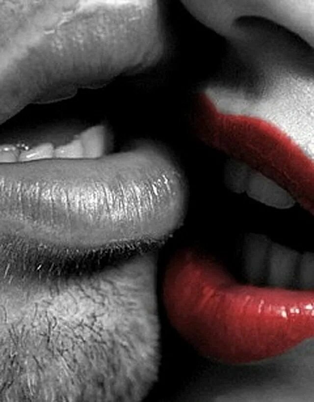 Песню губы холодные. Красивый поцелуй в губы. Страстный поцелуй. Страстные мужские губы.
