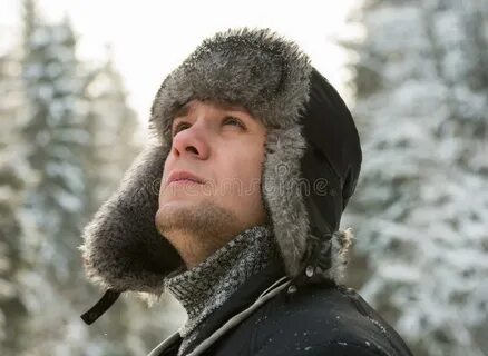 Парень в ушанке