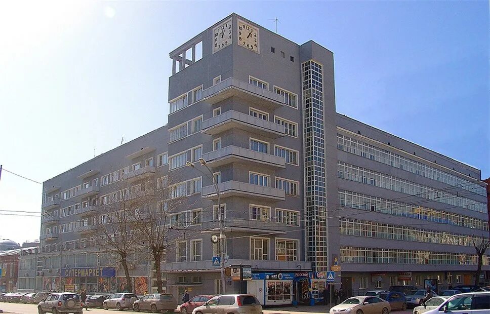 Дом с часами новосибирск. Красный проспект 11. Красный проспект 11 новосибирск. Конструктивизм новосибирск. Динамо новосибирск здание.