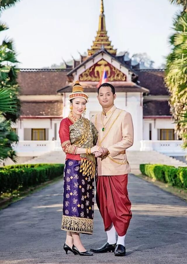 Тайцы одежда. Тайланд традиционный костюм. Лаос Национальная одежда. Лаосцы в национальной одежде. Тайцы в национальной одежде.
