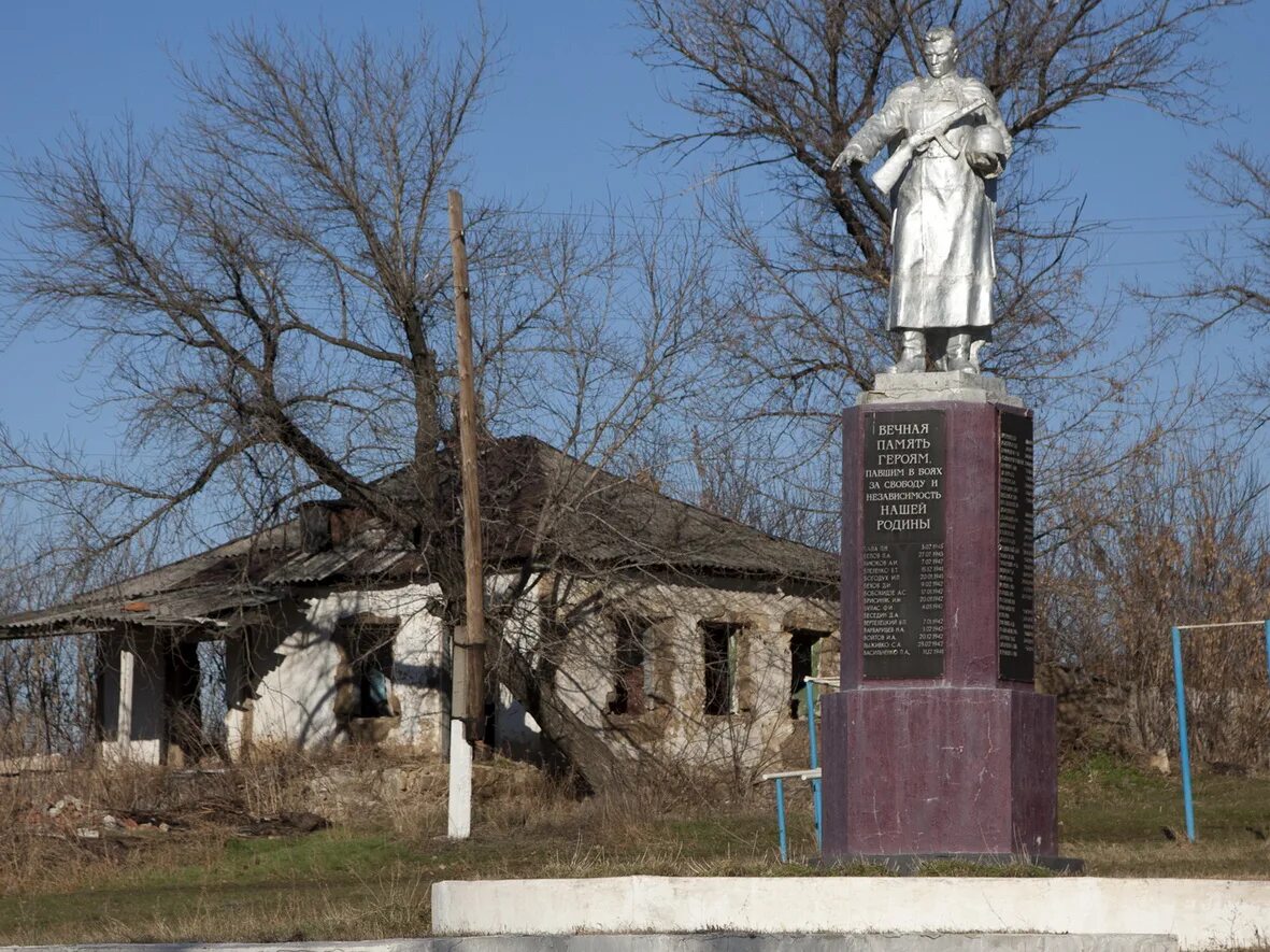 Луганская область поселки. Новобулаховка Луганская область. Калиново Луганская область. Поселок Калиново Луганская область. Первомайск Украина Луганская область численность населения.