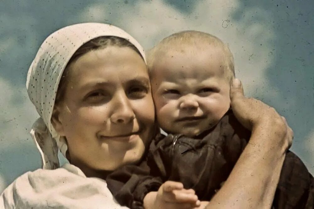 Тамаш конок-старший. Советская женщина с ребенком. Матери войны. Мамы во время войны