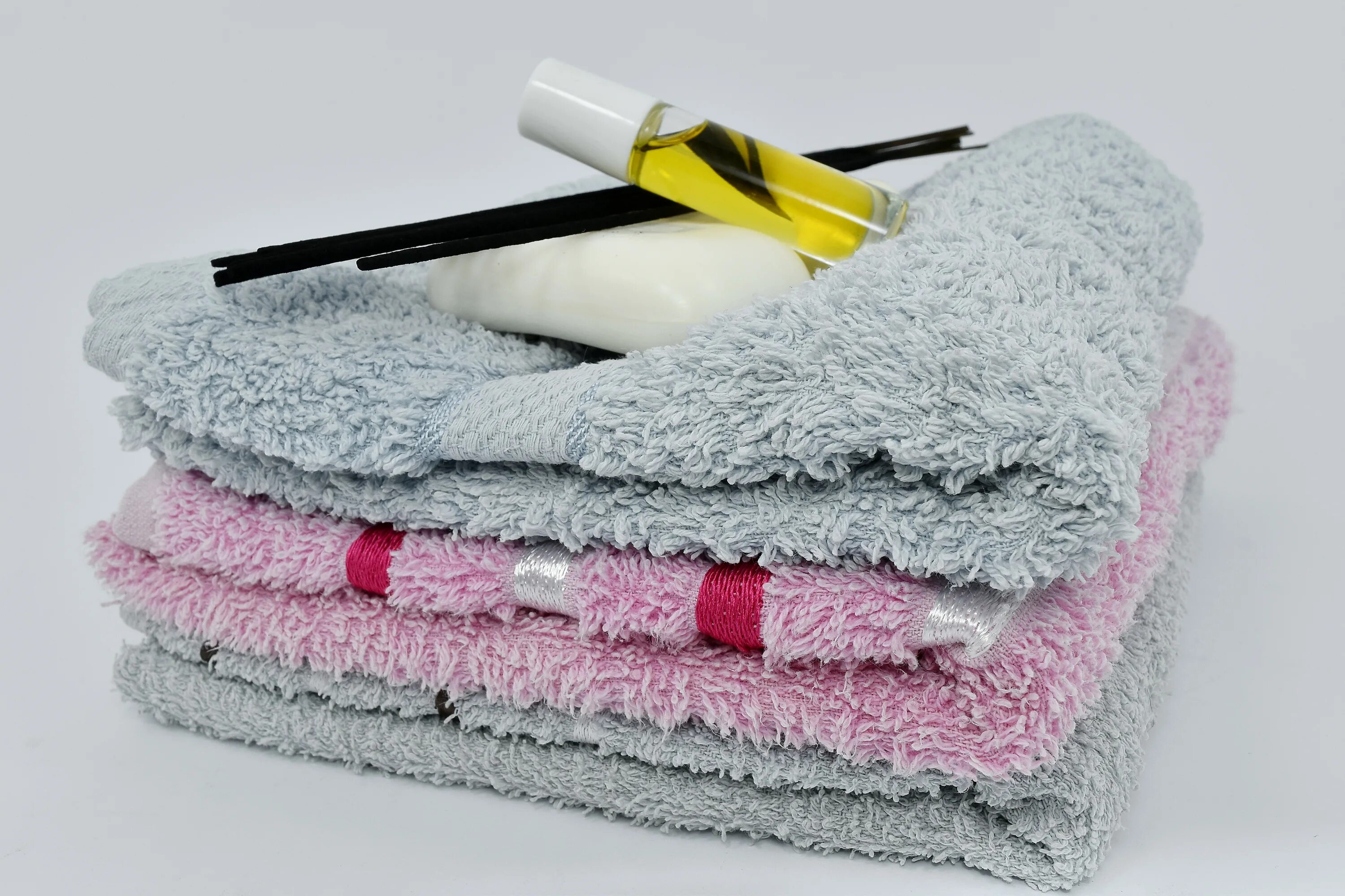 Мыло и полотенце. Гигиена полотенец. Полотенца моющий. Предметы гигиены полотенце. Полотенце моющие средства