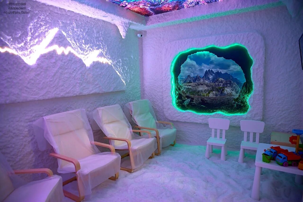 Стена в парилке из гималайской соли. Под соляной. Увильды солевая пещера. Соляная пещера кристалл новосибирск. Дорадо в соляной корочке.