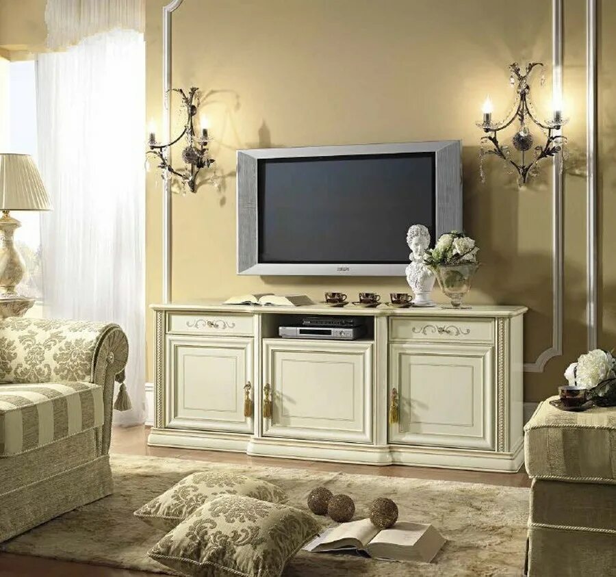 Valderamobili luigi xvi гостиная. Siena camelgroup гостиная аворио. Зона телевизора в гостиной неоклассика. Гостиные под телевизор в классическом стиле. Мебель в стиле неоклассика.