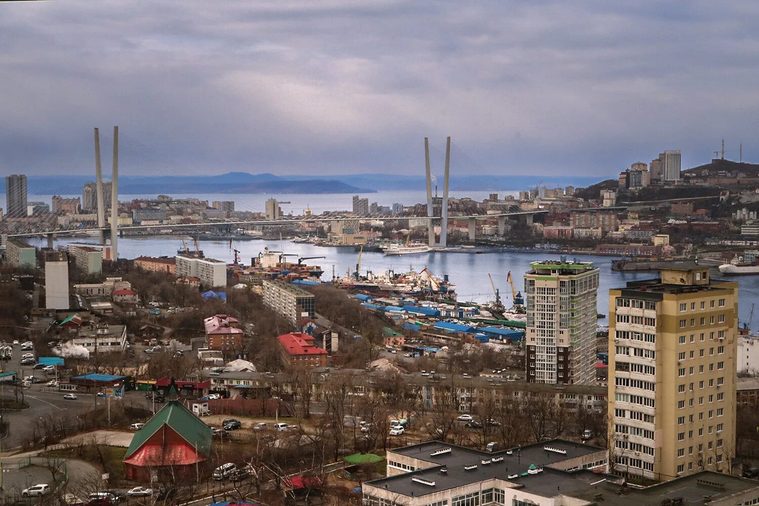 Владивосток вид на Китай. Бухта Тихая Владивосток видовая. Босфорский парк Владивосток вид. Владивосток вид с моря. Ковид владивосток