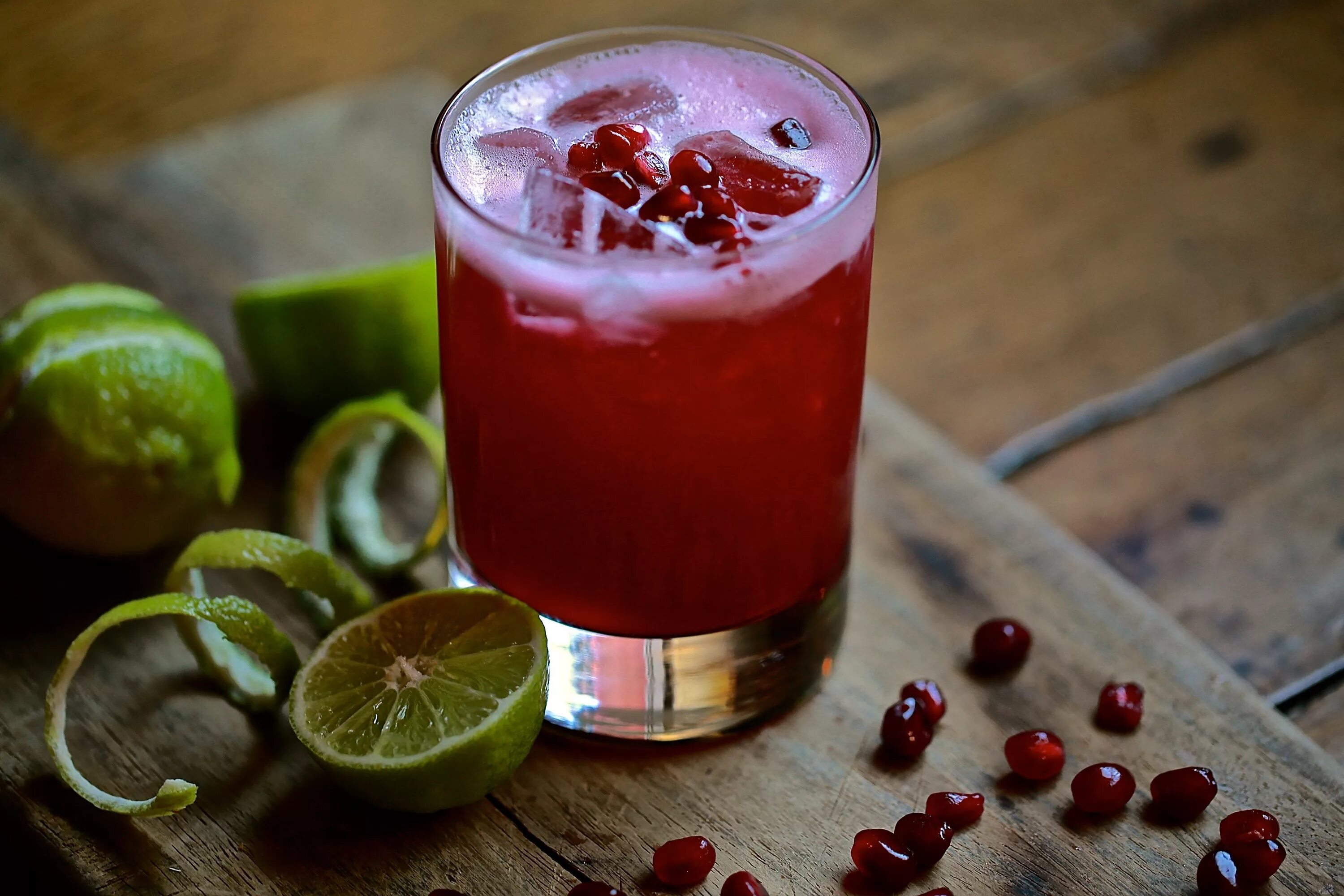 Lime Elixir / лайм эликсир. Pomegranate Juice with Lemon. Pomegranate Juice with Straw Luxury Restaurant. Смузи гранат