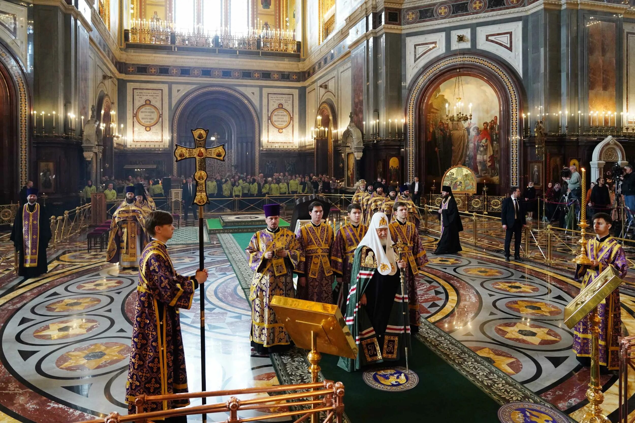 Что было в храме христа спасителя. Храм. москва. храм христа спасителя. церковь под храмом христа спасителя. литургия красивые фото.