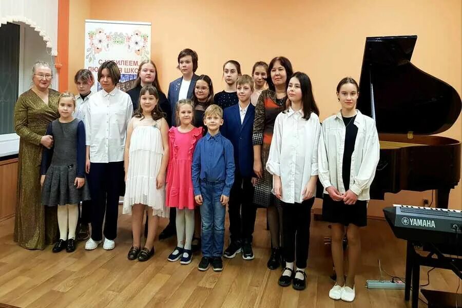 Хор созвучие курган. Школа имени танеева москва. Посвященные посвящению первоклассника. Школьник 16. Едмш 9.