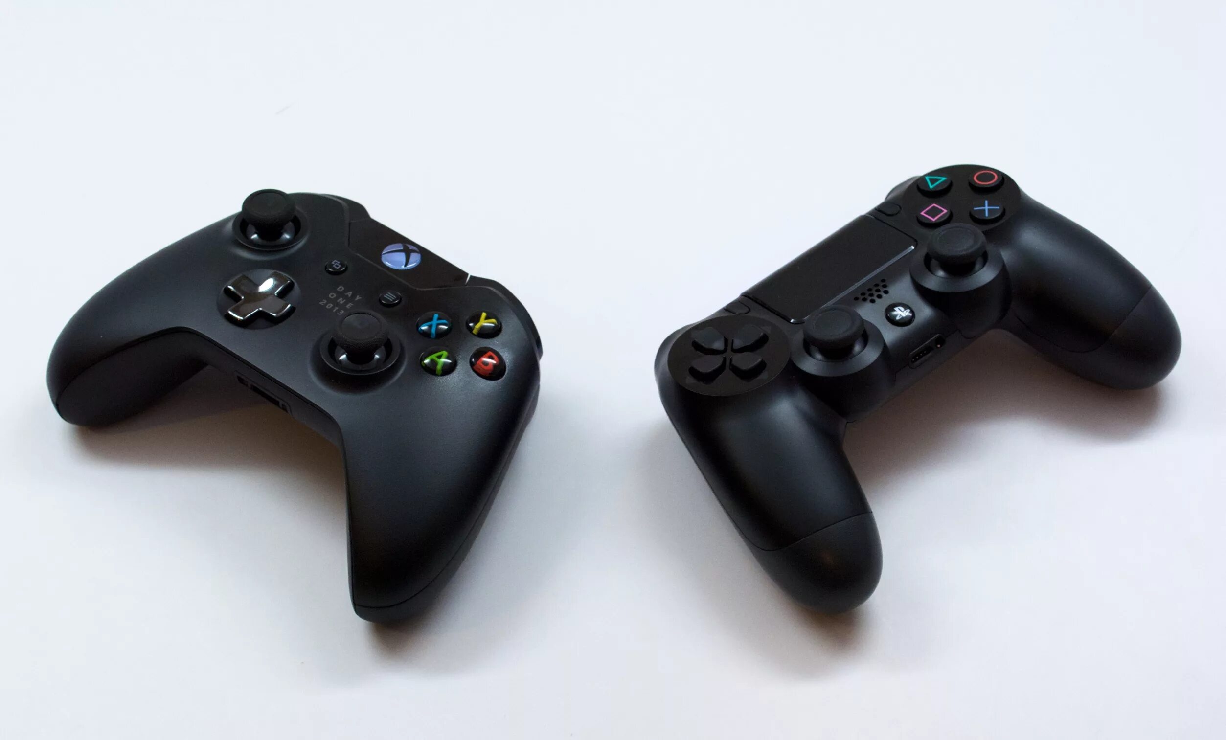 Xbox vs playstation 4. Джойстик ps4 и иксбокс. Ps4 Gamepad Xbox. Джойстик Xbox one vs Sony 4. Xbox 4 геймпад.