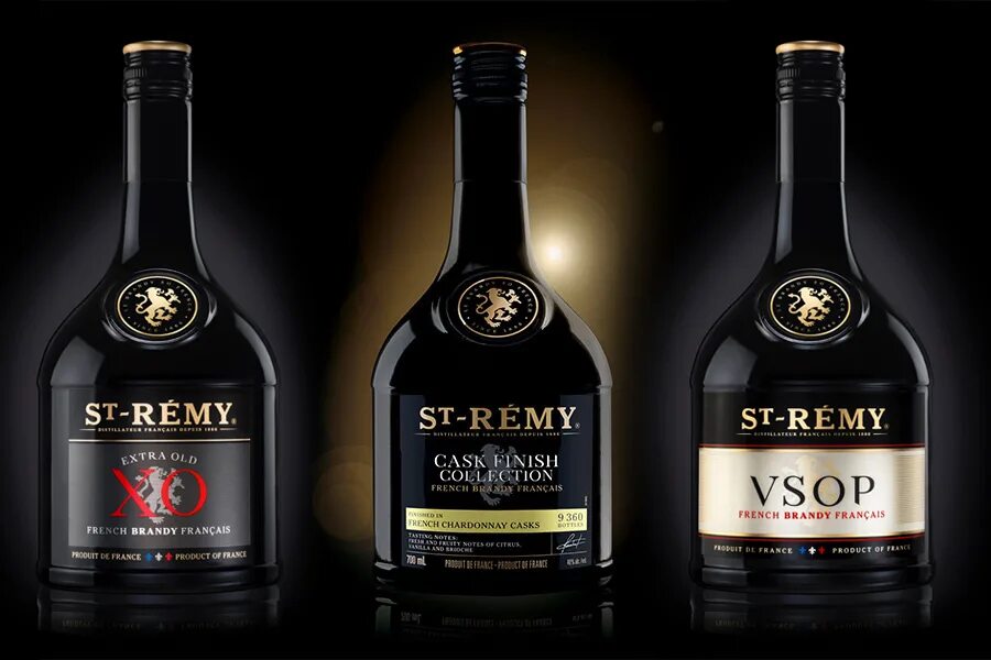 Бренди st. Бренди St Remy Chardonnay Cask finish collection 0.7 л в коробке дома на столе фото.