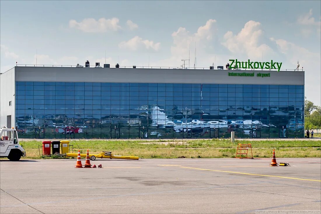 Полет жуковский. Пассажирский терминал аэропорта жуковский. терминалы в жуковском аэропорту. аэропорт жуковский новый терминал. аэропорт жуковский ночной.