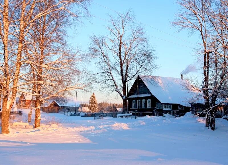 Мало тепло деревня. Деревня зимой. Зимний пейзаж деревня. Деревенский домик зимой. Зимнее утро в деревне.
