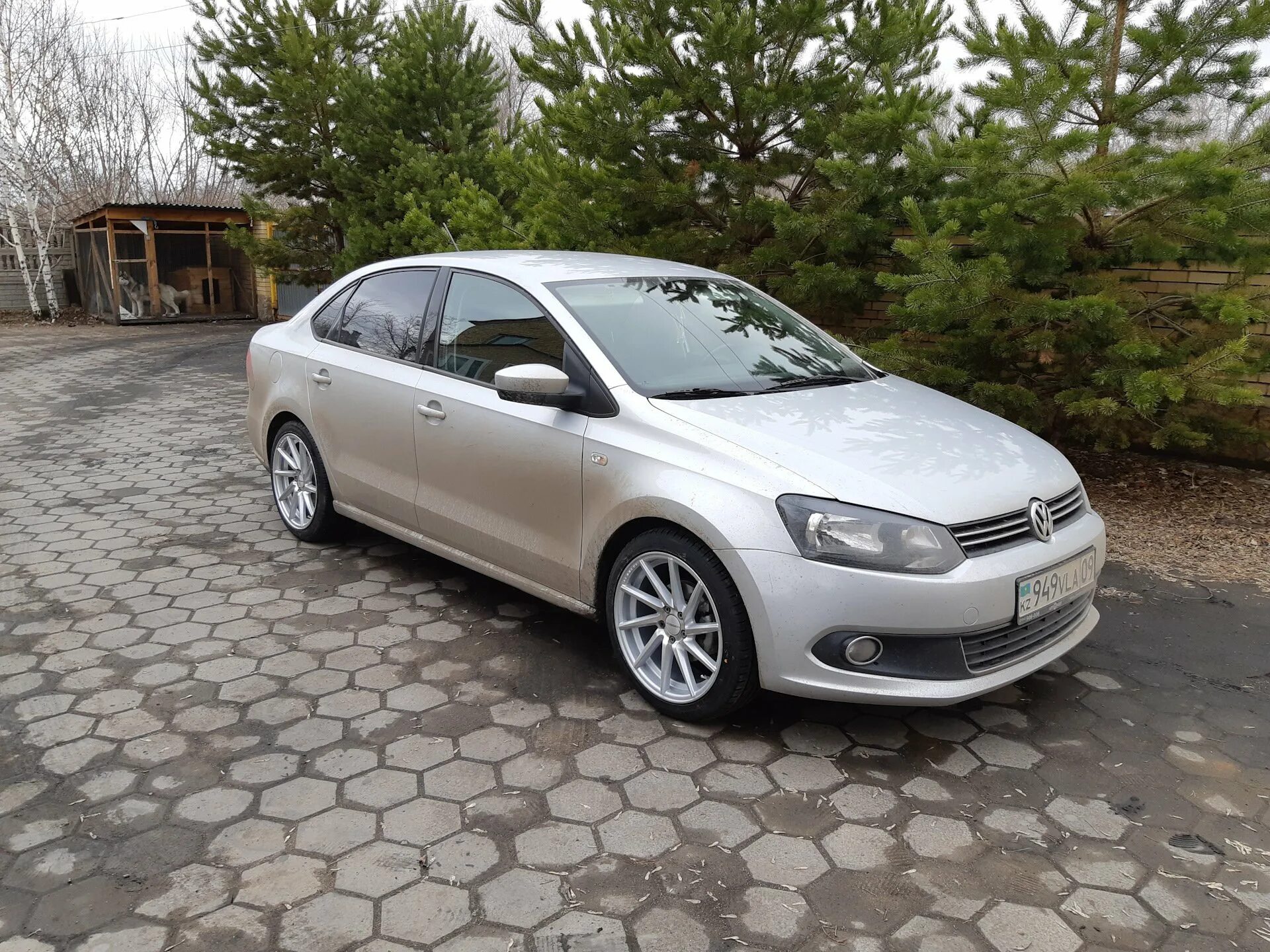 Фольксваген поло лифтбек r17. Polo sedan r17. VW Polo r17. Фольксваген поло r16. Поло р17