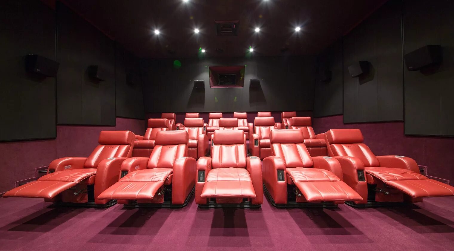 Колумбус синема. Колумбус синема. Кинотеатр кристалл imax пермь вип зал. Вип зал синема 5 курск. Колумбус синема.