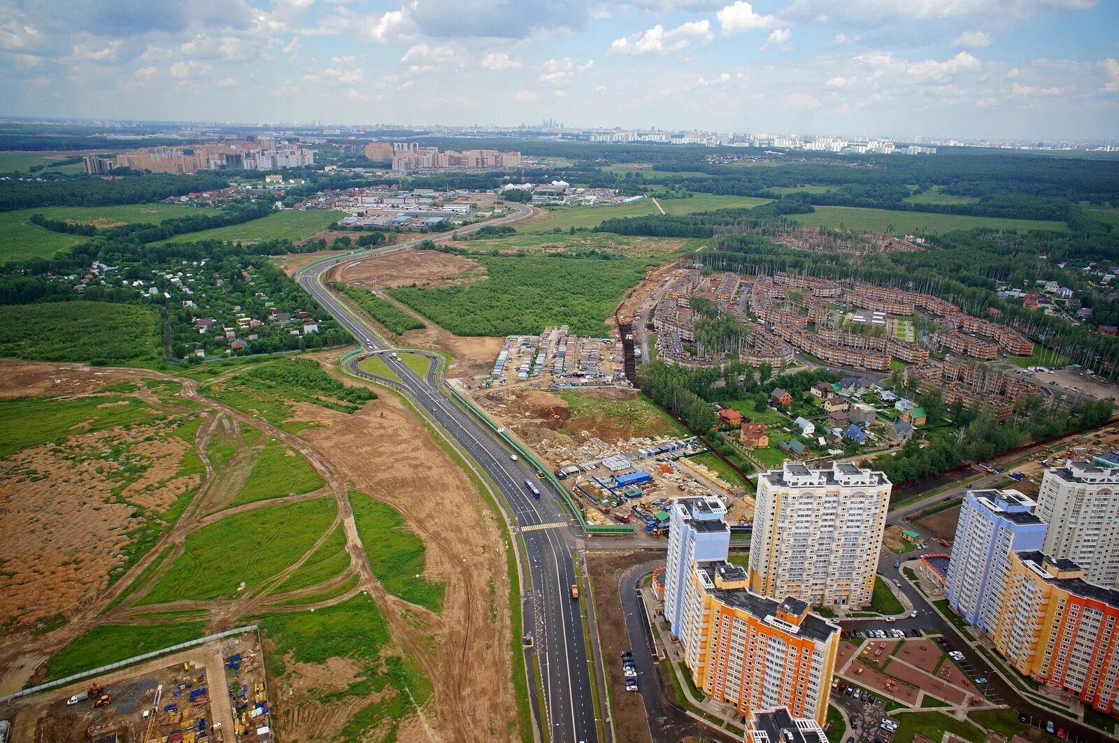 Поселок московский новая. Коммунарка Южное Бутово. Москва ТИНАО поселение Коммунарка. Дорога Коммунарка Южное Бутово. Город Московский ТИНАО.