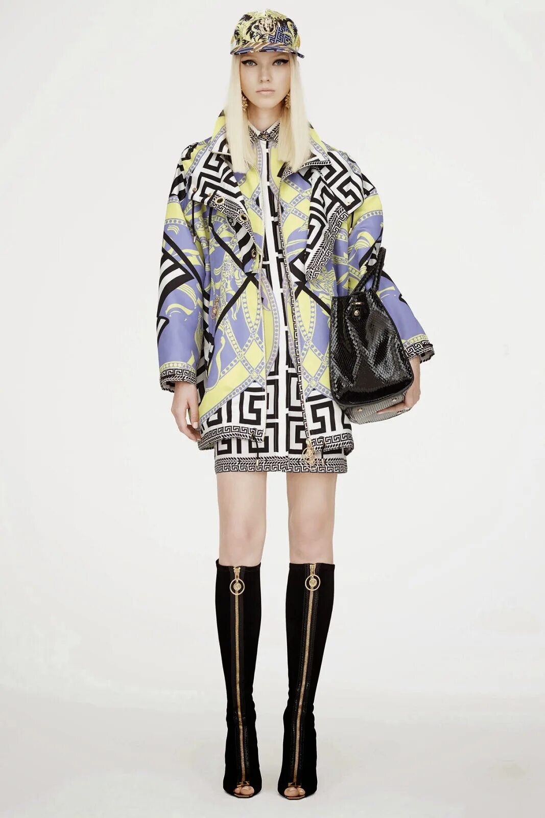 Resort all year одежда. Versace 2015. versace collection 2015. versace коллекция зима. versace одежда реклама.