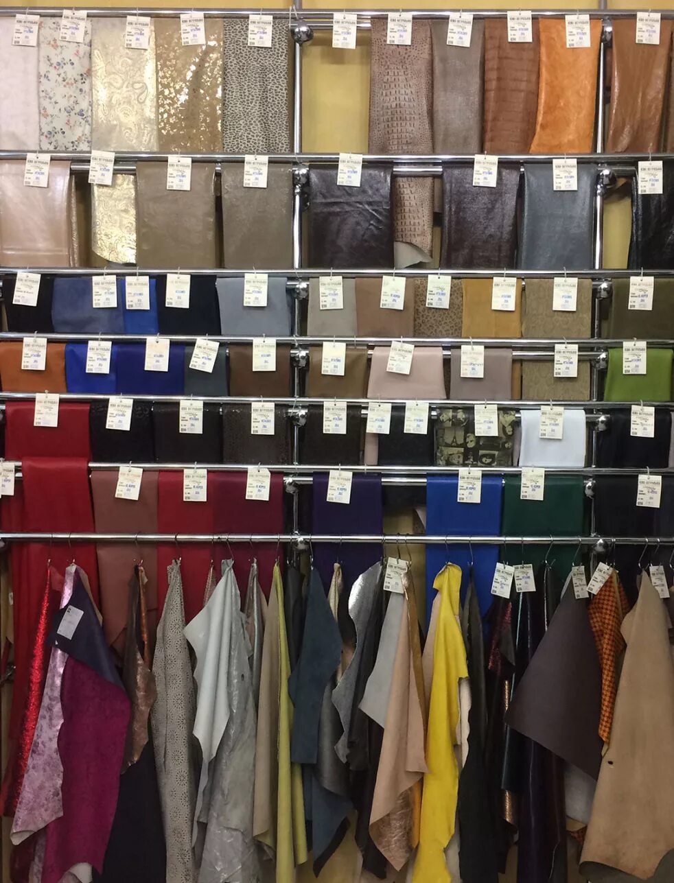 кожевенный магазин. американские магазины кожаной одежды. магазины кожи каталог. магазины кожи каталог. магазин кожи.