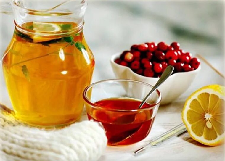 Народные средства от простуды. Народная медицина от кашля. Чай с медом. Чай с малиной лимоном и медом.