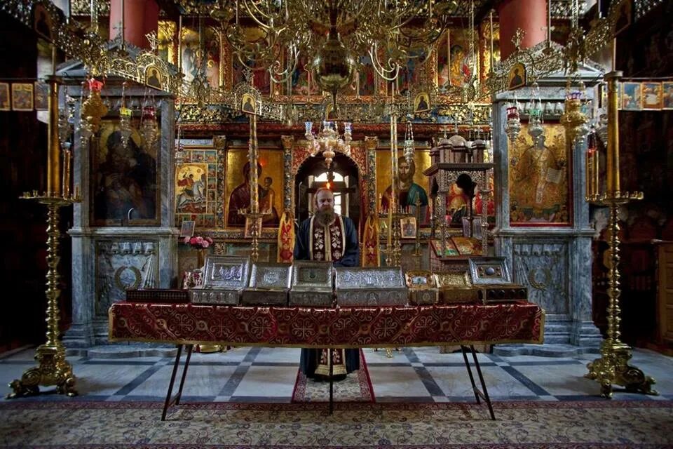 святыня монастыря. дивеево мощи преподобного серафима саровского. мощи святой равноапостольной марии магдалины. мощи серафима саровского в дивеево. дивеево церковь серафима саровского.