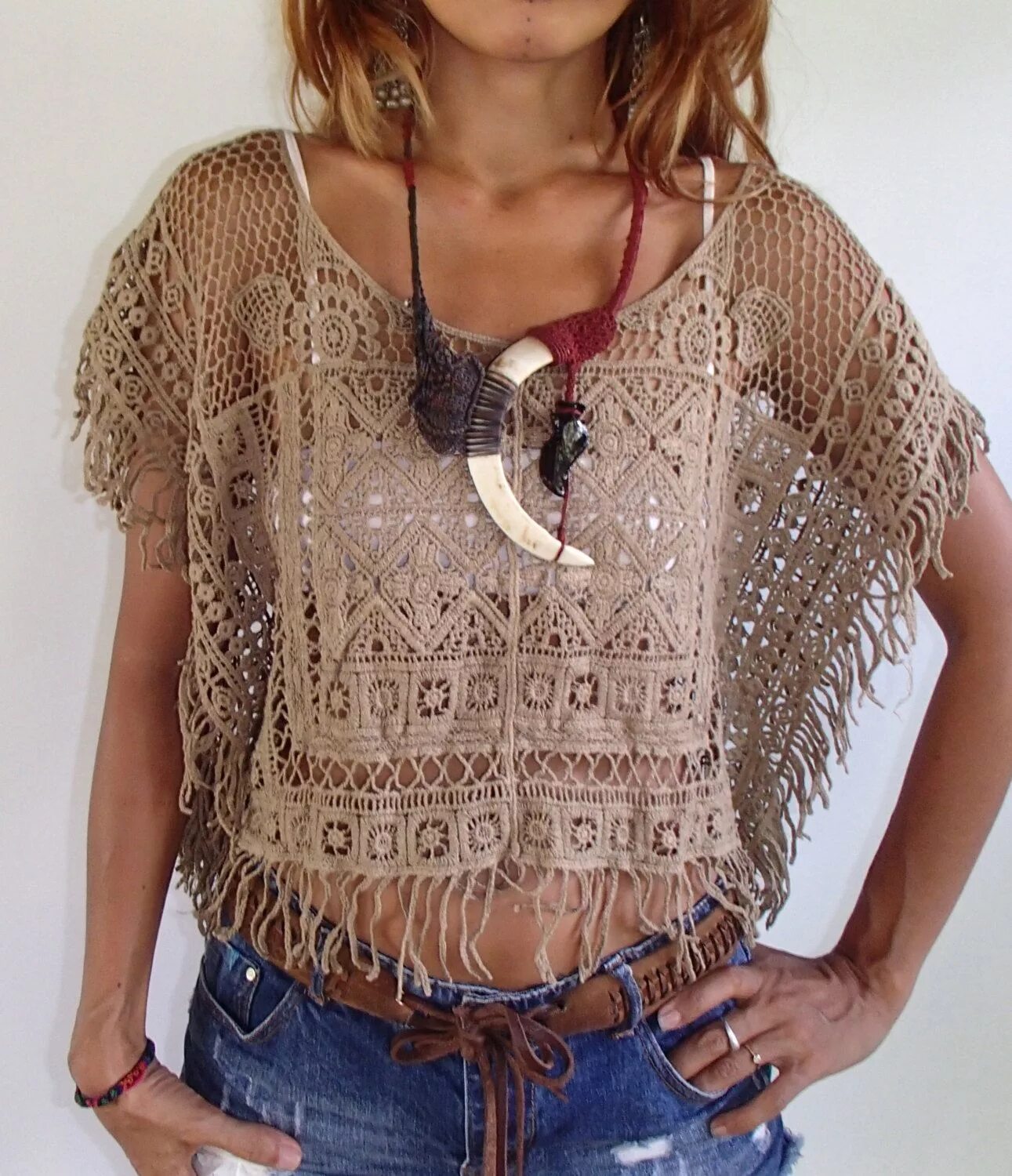 Вязаная летняя кофта в стиле бохо. Вязаный топ. Энди багус джемпер. Бохо топ. Вязаный купальник в стиле бохо.