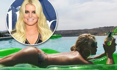 Jessica Simpson turns 37 with topless.