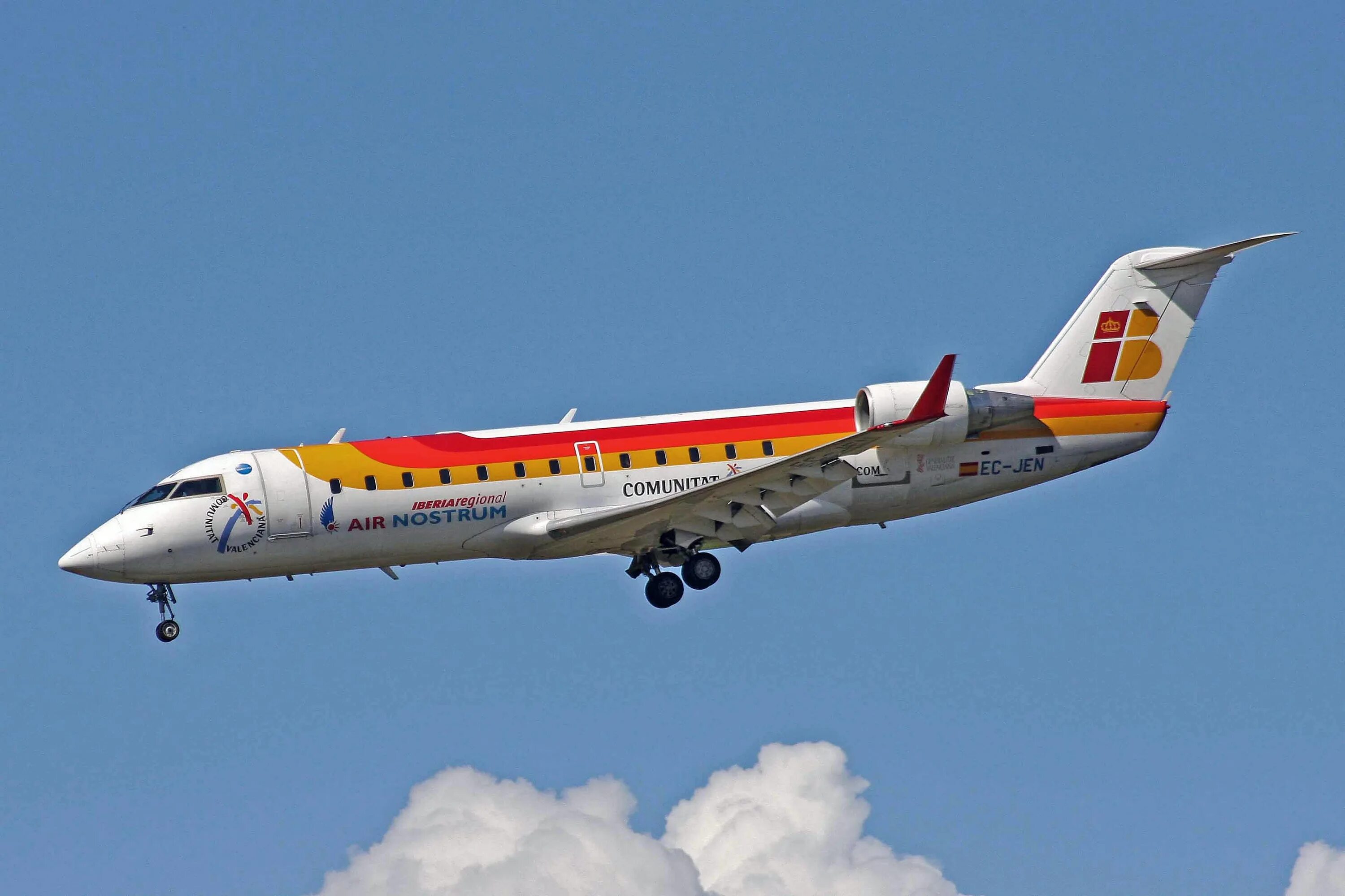 Mitsubishi CRJ 200. Bombardier crj200. Митсубиси CRJ 200er самолет. Canadair CRJ 200 самолет. Самолет canadair crj 200