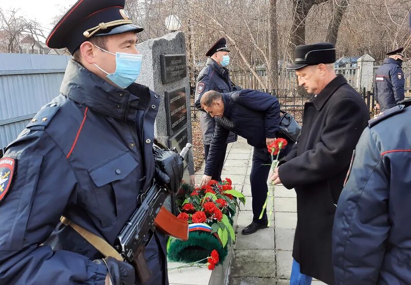 Мвд смерть родственника. Сотрудники ОВД. С днем транспортной полиции ветераны.