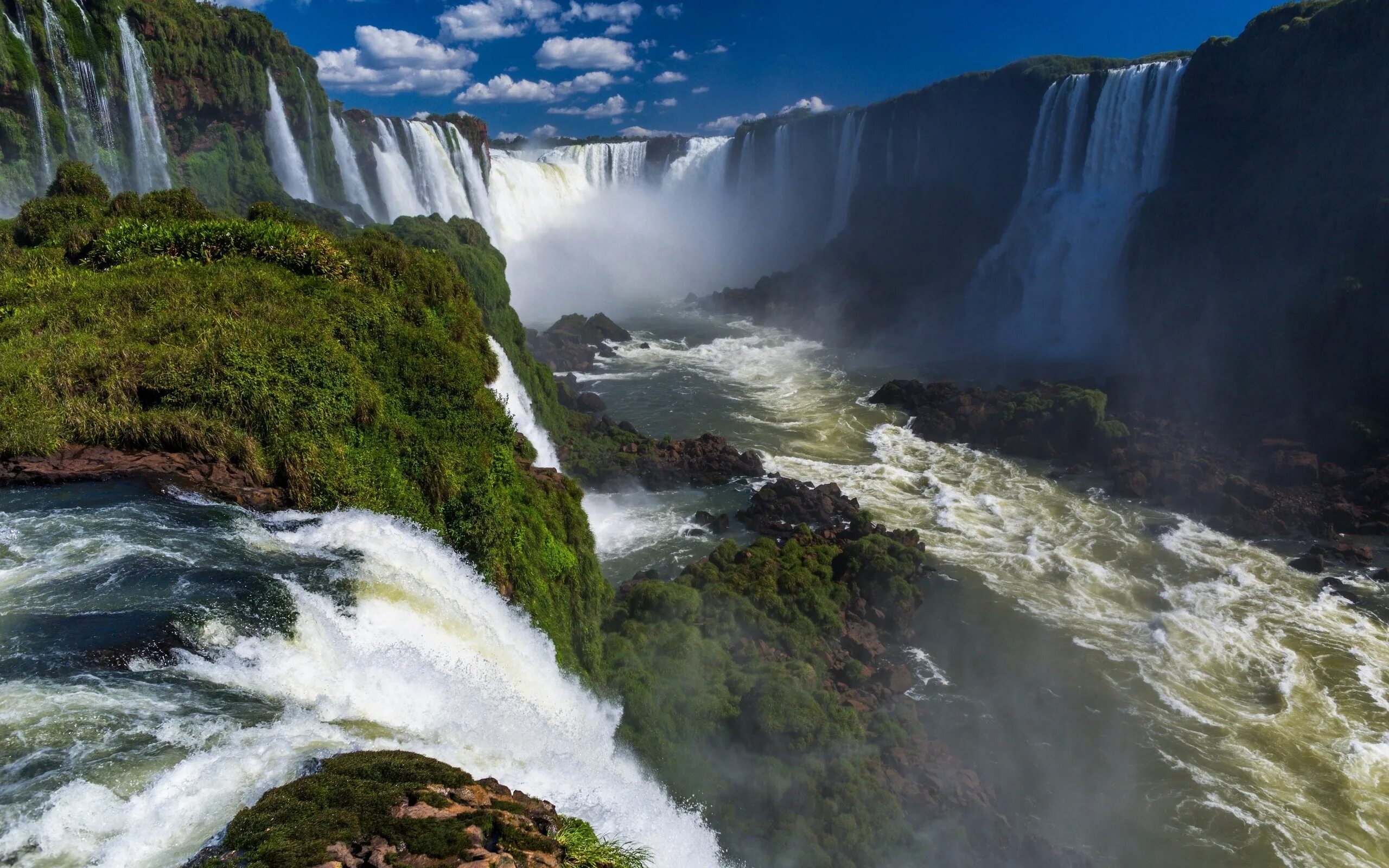 Водопады Игуасу Аргентина. Аргентина пейзаж водопад Игуасу. Водопад Годафосс, Исландия. Река Игуасу Бразилия. Прекрасный водопад