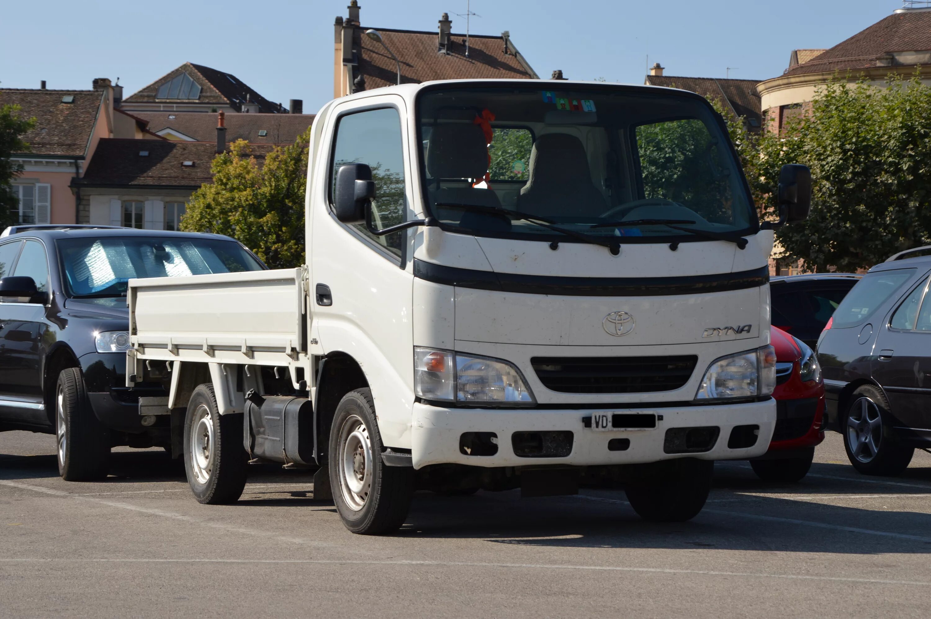 Продажа грузовик тойота. Тойота Дюна 100. Toyota Dyna 2013. Toyota Dyna 3 поколение. Toyota Dyna грузовик.