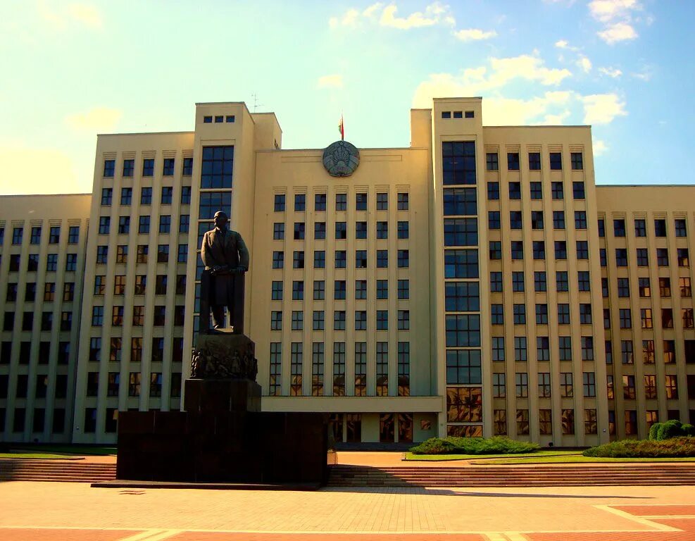 Дом правительства минск. Совет министров рб. Министерства рб минск. Мининформ беларуси здание. Дом правительства республики беларусь.