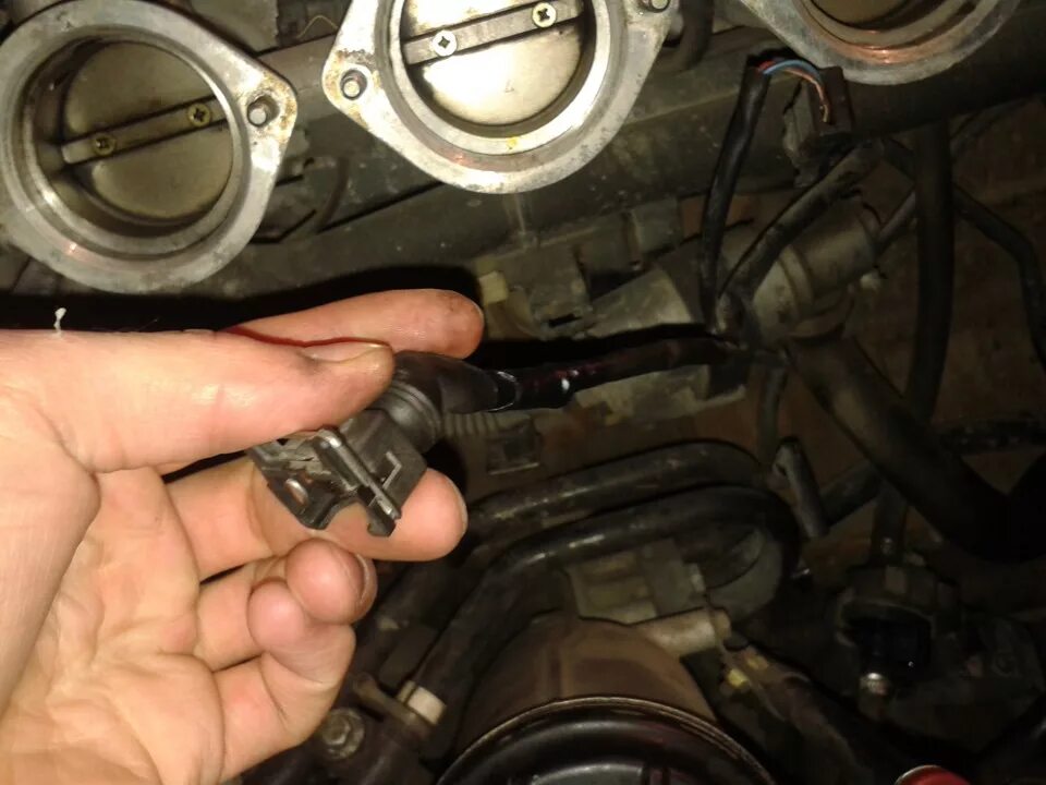 Где находится клапан psu Removing, checking and installing the adsorber purge valve (Opel Astra J 2009-20